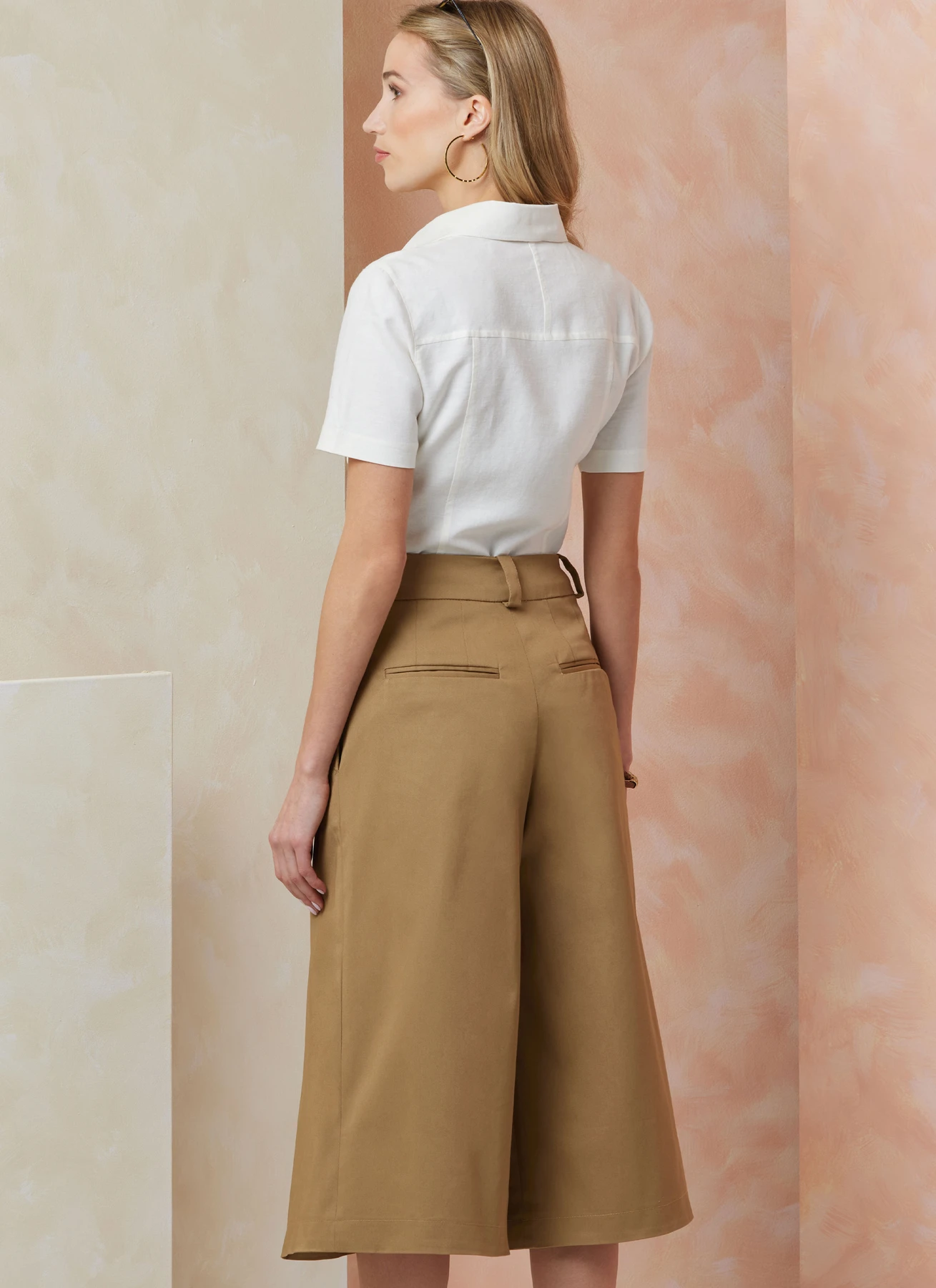 Vogue Patterns Misses' Shorts in Two Lengths 7 Vogue Patterns Misses' Shorts in Two Lengths