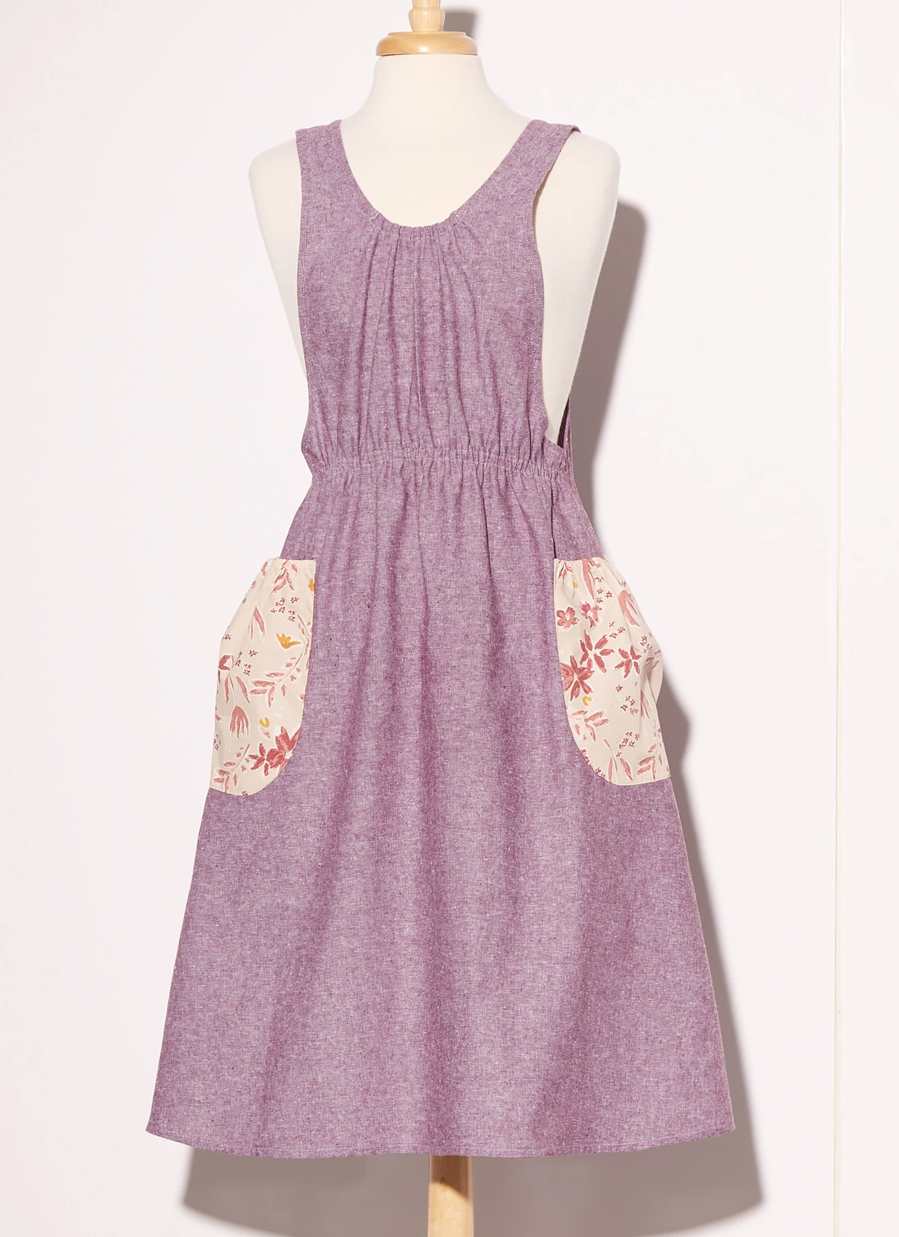 McCall's Sewing Pattern Misses' Aprons 4 McCall's Sewing Pattern Misses' Aprons