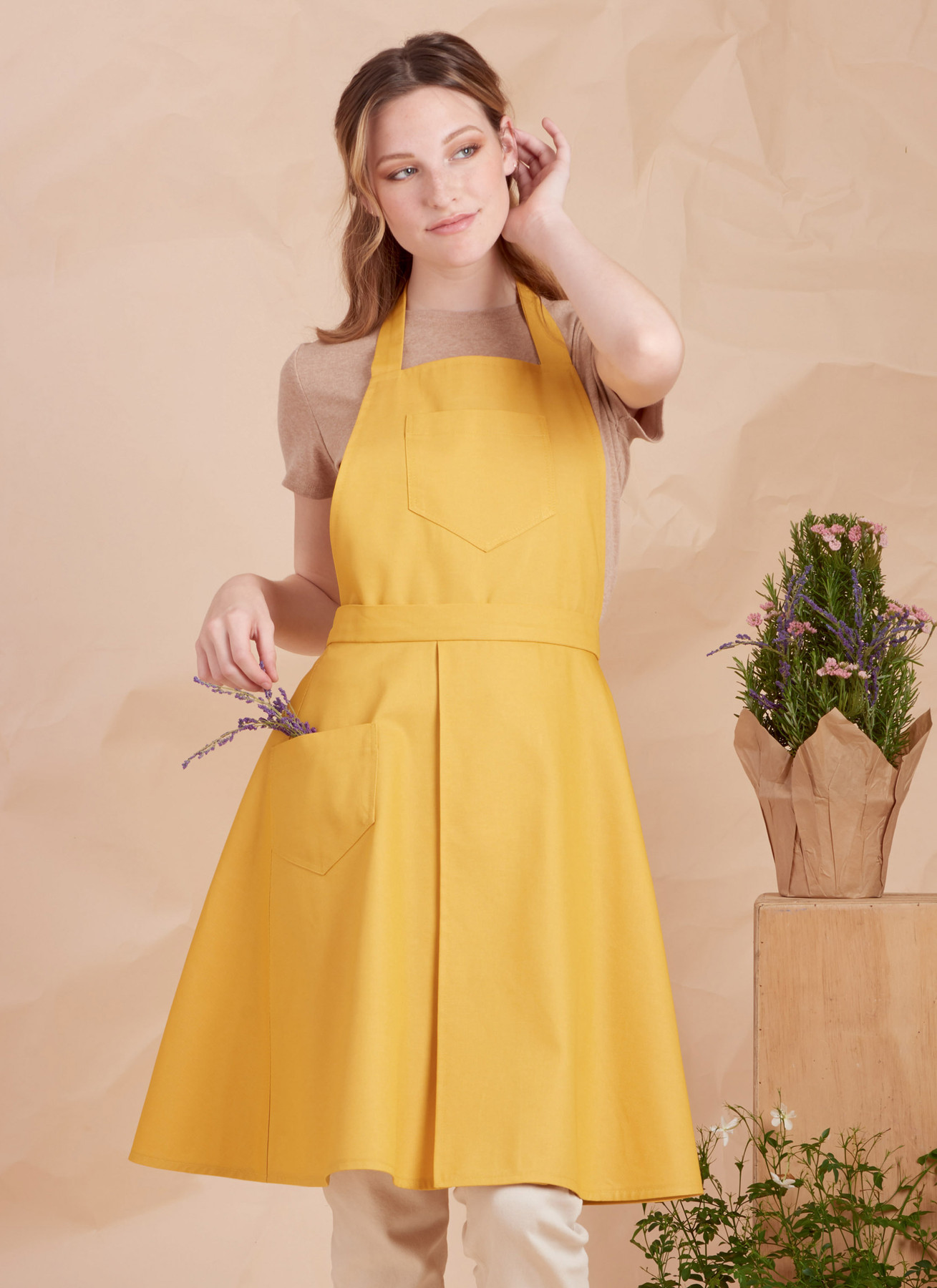 Simplicity Sewing Pattern Misses' Aprons 4 Simplicity Sewing Pattern Misses' Aprons