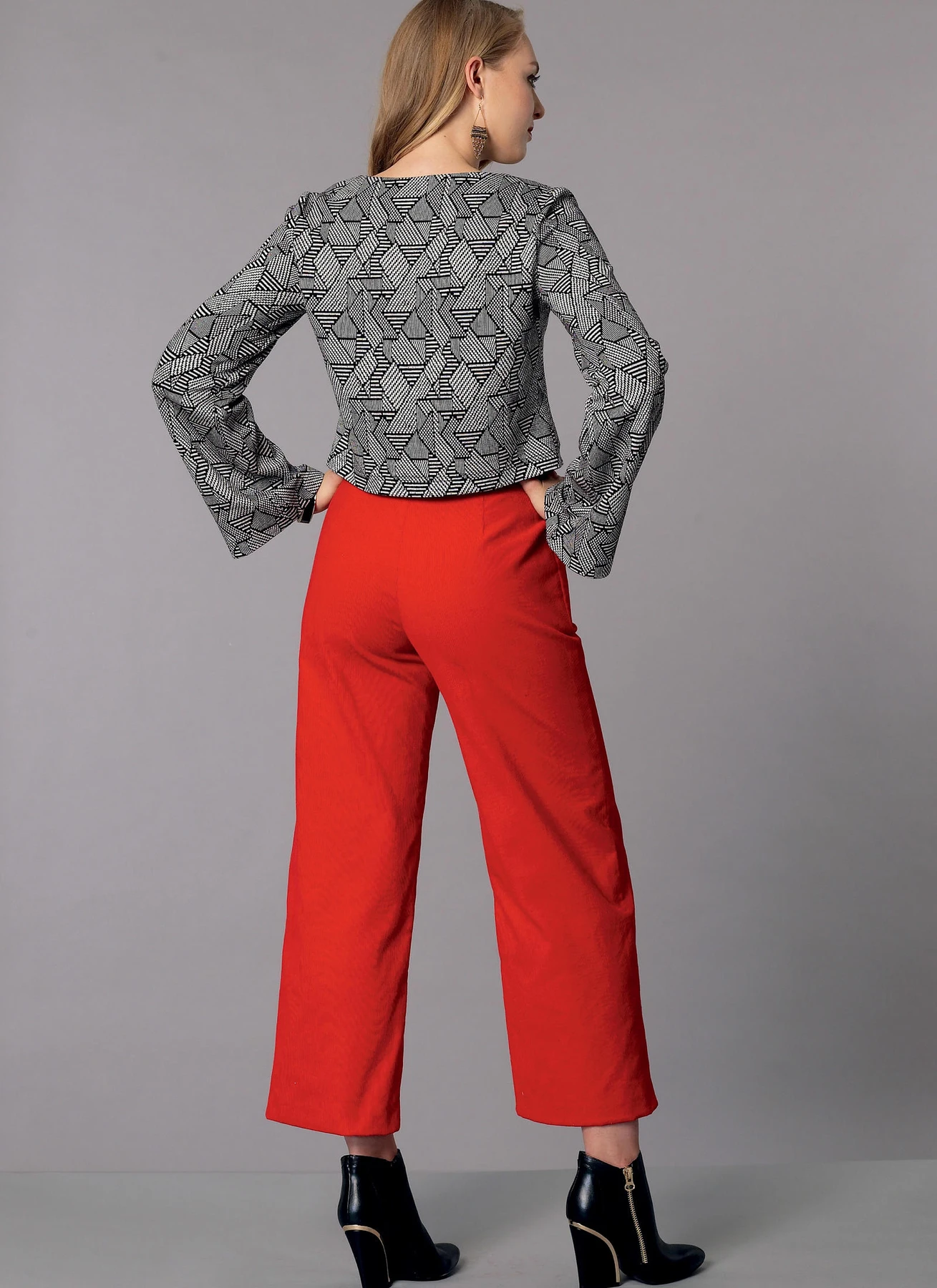 McCall's Sewing Pattern Misses' V-Neck Top and Cropped, Wide-Leg Pant (PDF) 4 McCall's Sewing Pattern Misses' V-Neck Top and Cropped, Wide-Leg Pant (PDF)