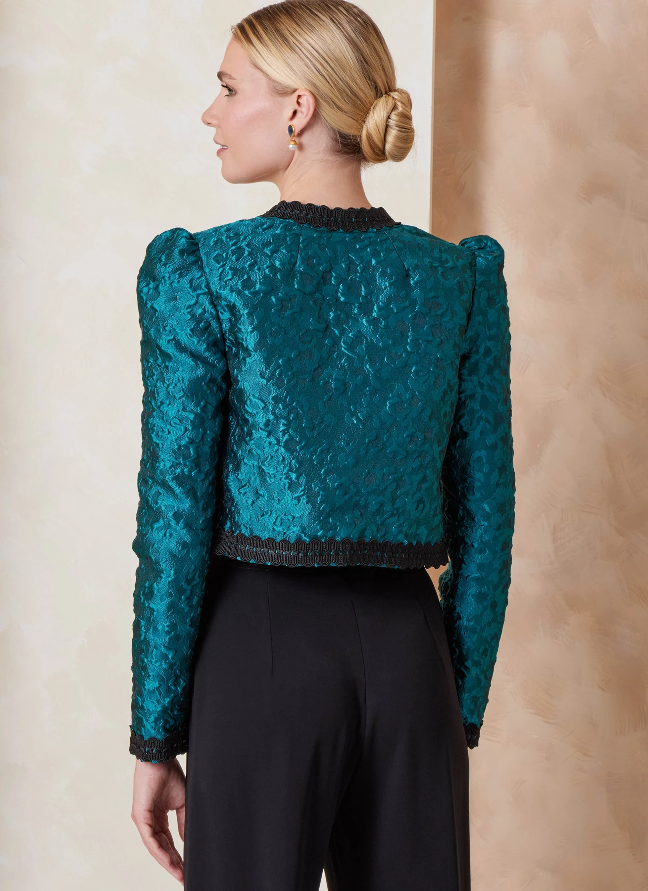 Vogue Patterns Misses' Jacket with Neckline and Pocket Variation (PDF) 5 Vogue Patterns Misses' Jacket with Neckline and Pocket Variation (PDF)
