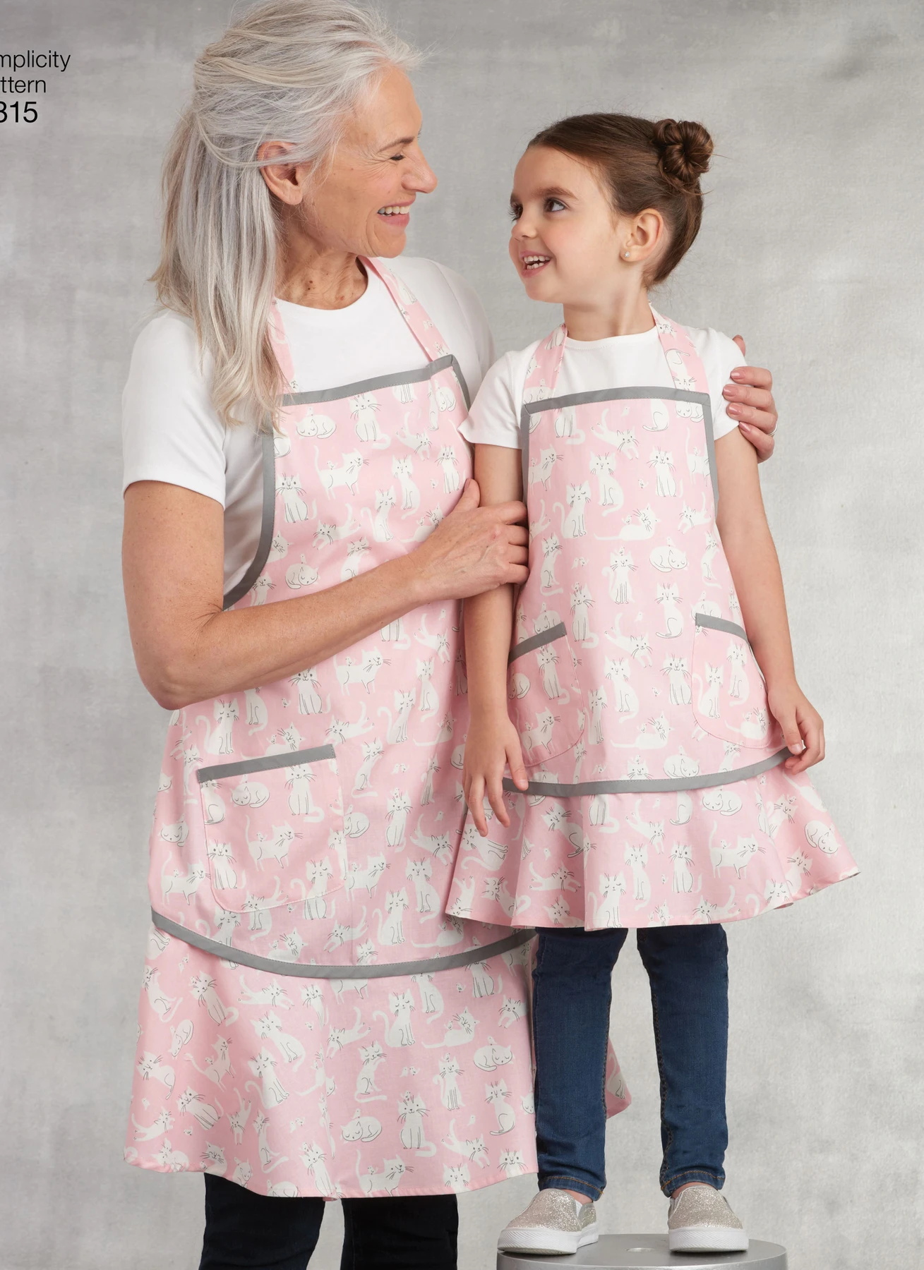 Simplicity Sewing Pattern Children's & Misses' Aprons 2 Simplicity Sewing Pattern Children's & Misses' Aprons