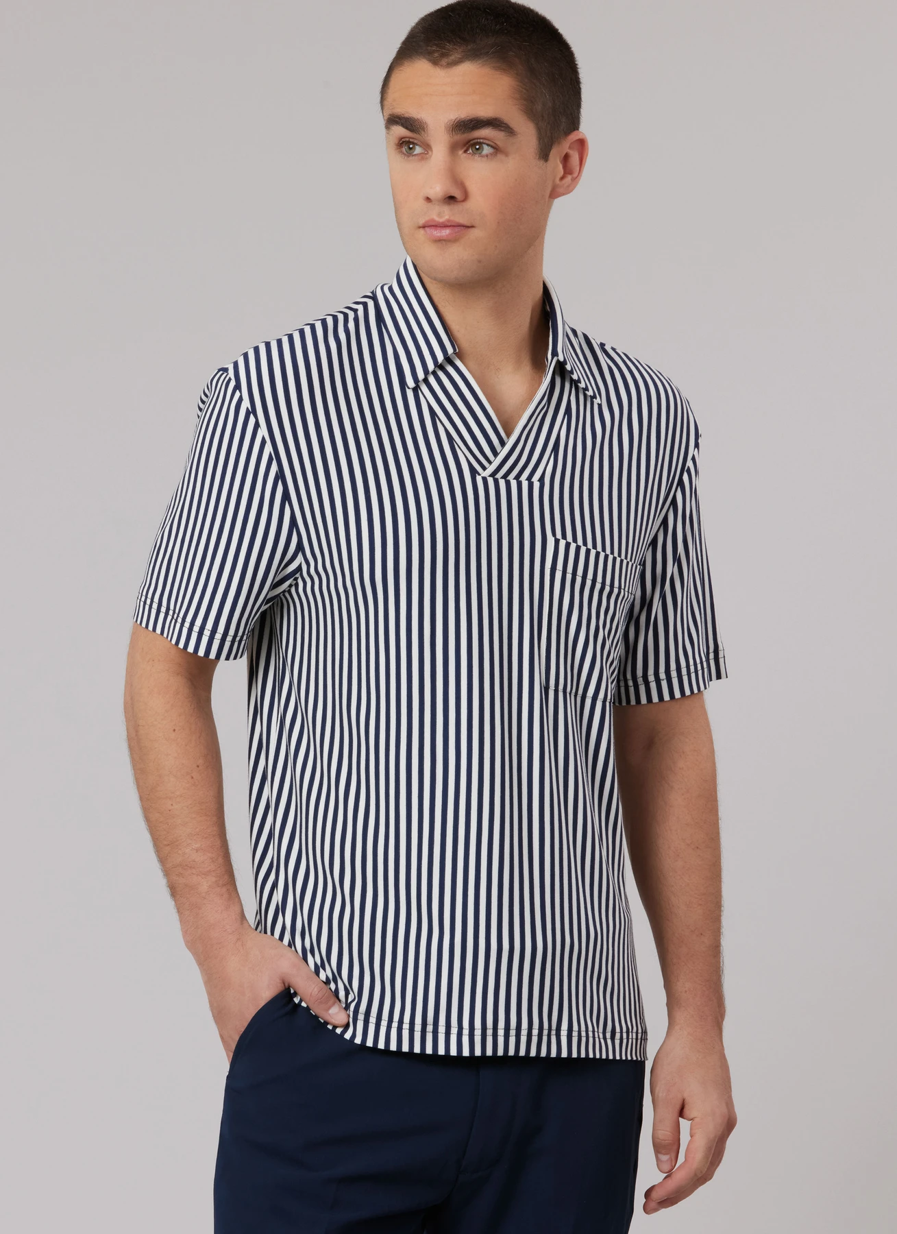 McCall's Sewing Pattern Men's Top with Sleeve Variations (PDF) 2 McCall's Sewing Pattern Men's Top with Sleeve Variations (PDF)