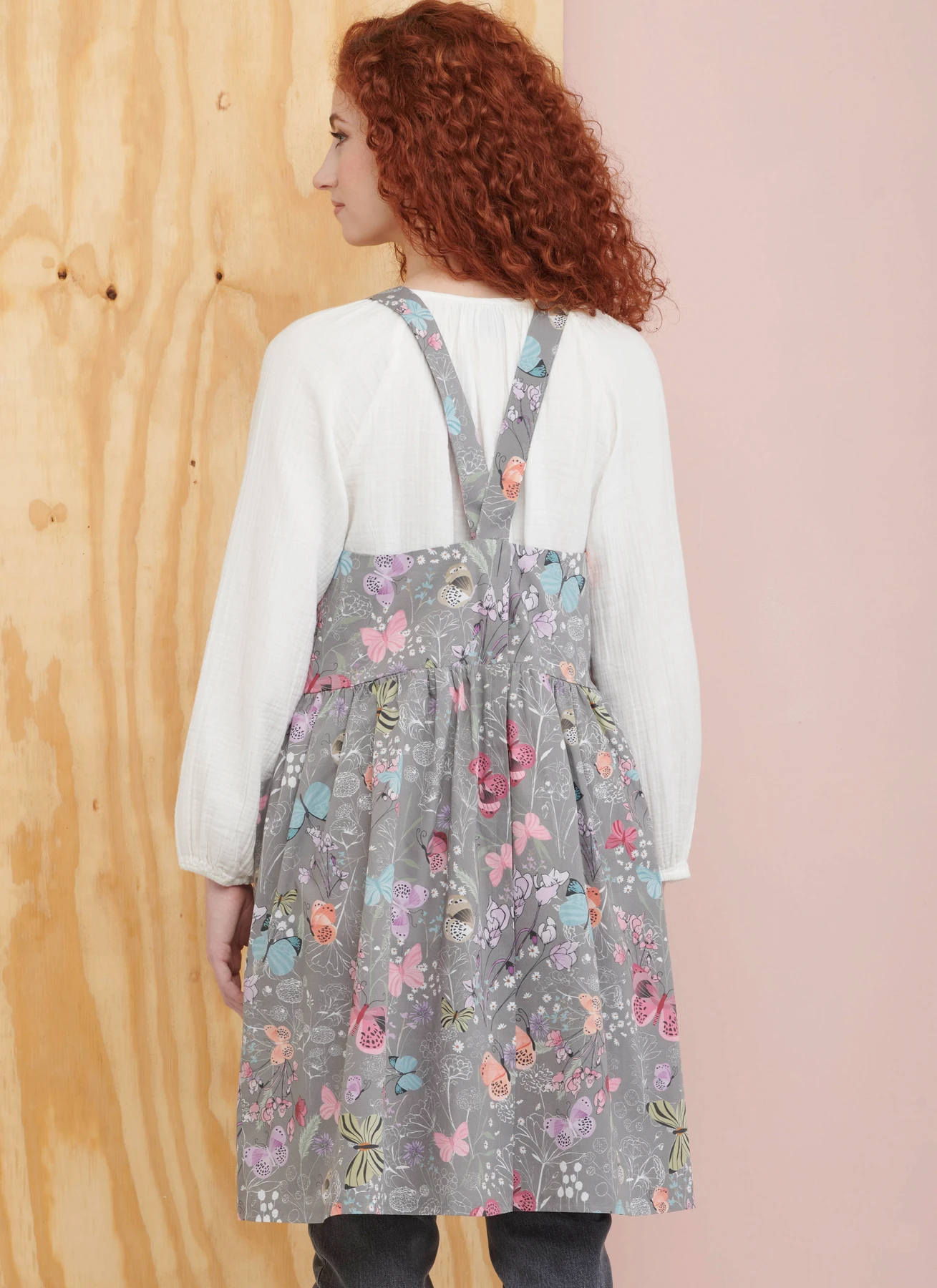 Simplicity Sewing Pattern Misses' Pinafore Aprons and Tote in One Size by Elaine Heigl Designs (PDF) 5 Simplicity Sewing Pattern Misses' Pinafore Aprons and Tote in One Size by Elaine Heigl Designs (PDF)