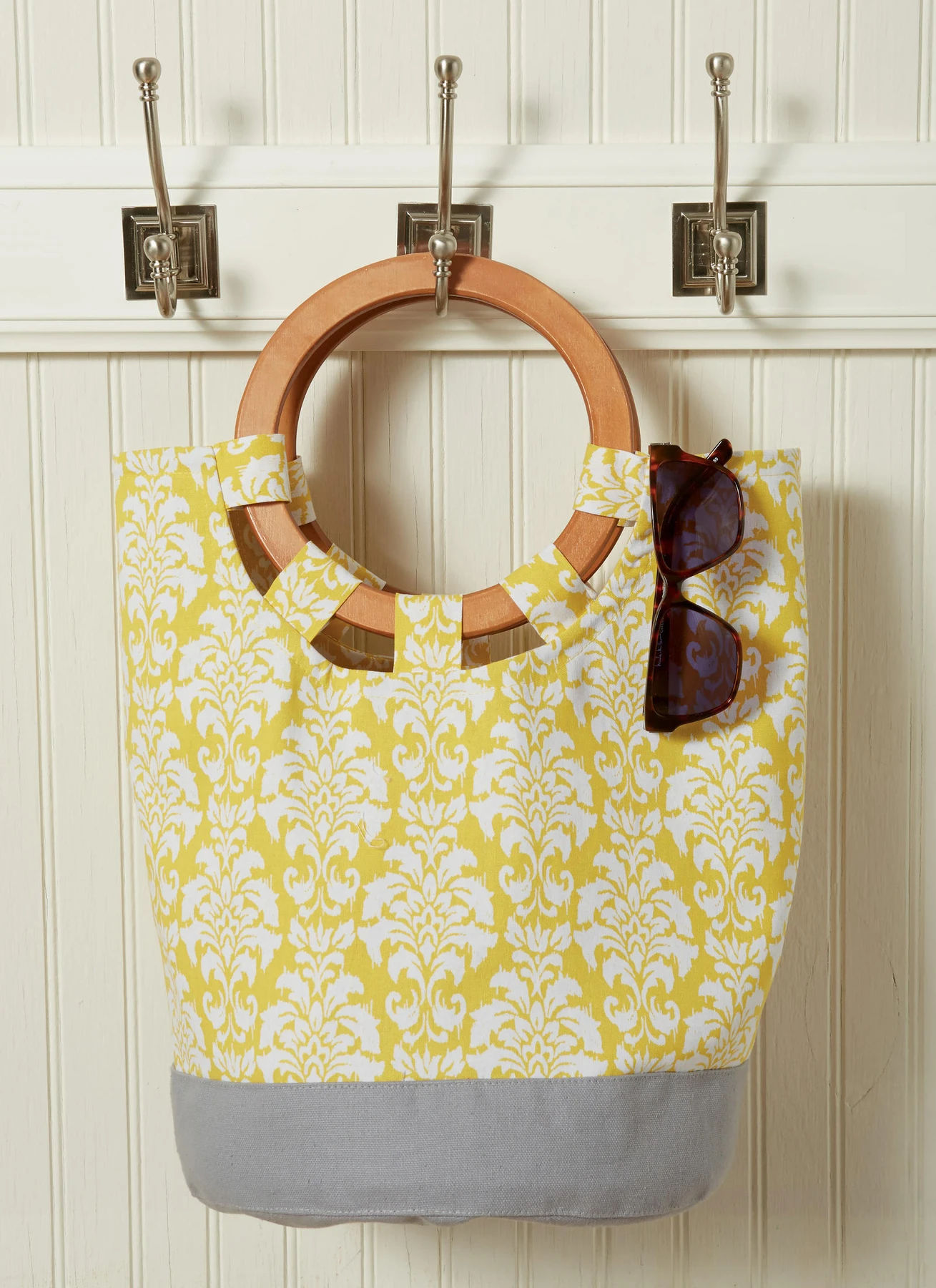 McCall's Sewing Pattern Misses' Lined Tote Bags with Handle and Contrast Options 3 McCall's Sewing Pattern Misses' Lined Tote Bags with Handle and Contrast Options