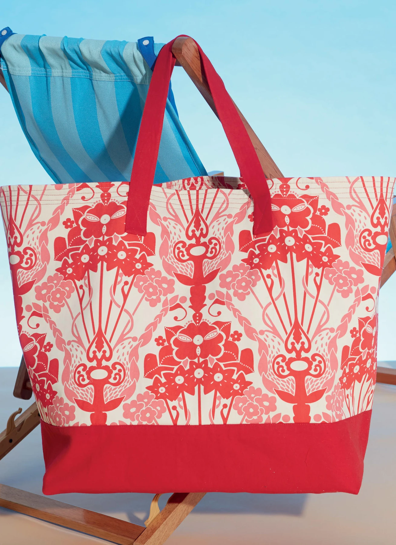 McCall's Sewing Pattern Misses' Lined Tote Bags with Handle and Contrast Options 5 McCall's Sewing Pattern Misses' Lined Tote Bags with Handle and Contrast Options