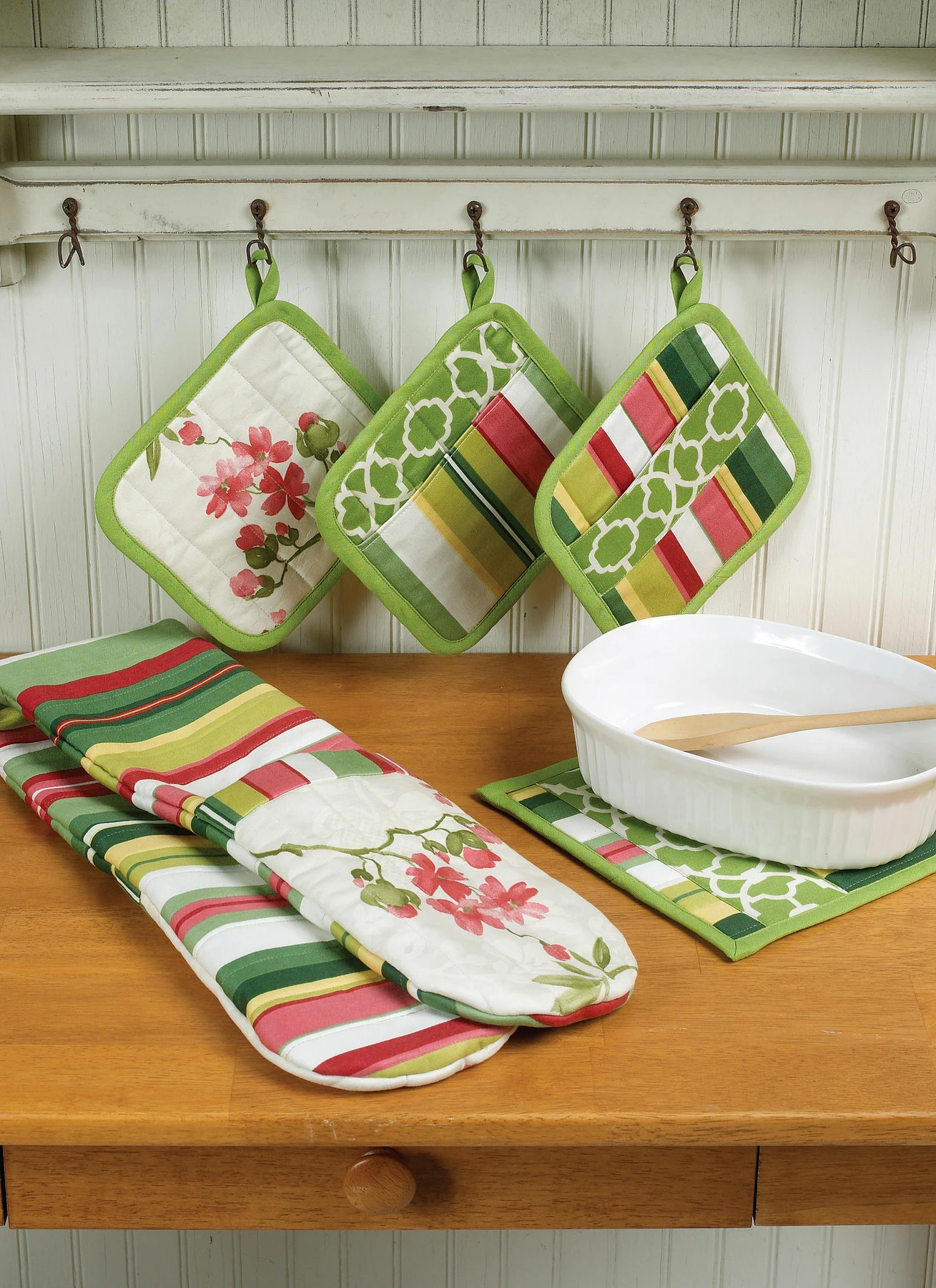 Butterick Sewing Pattern Apron, Hot Pads, Pot Holders, Place Mat, Napkin and Seat Cushion (PDF) 2 Butterick Sewing Pattern Apron, Hot Pads, Pot Holders, Place Mat, Napkin and Seat Cushion (PDF)
