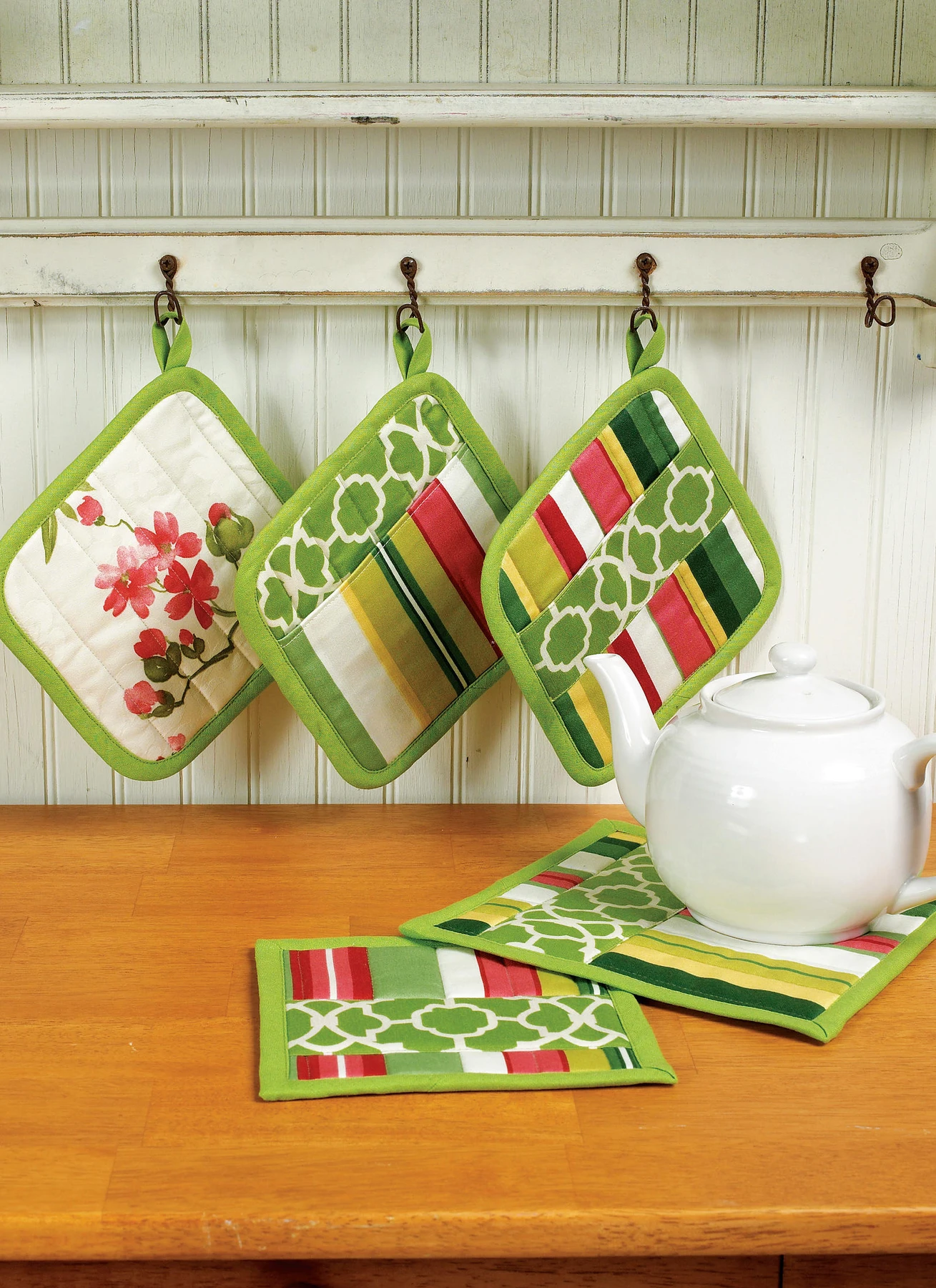 Butterick Sewing Pattern Apron, Hot Pads, Pot Holders, Place Mat, Napkin and Seat Cushion (PDF) 5 Butterick Sewing Pattern Apron, Hot Pads, Pot Holders, Place Mat, Napkin and Seat Cushion (PDF)