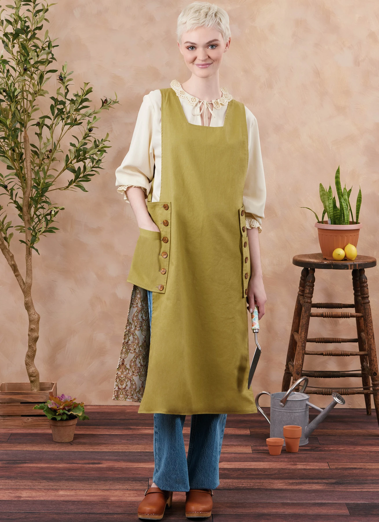 Simplicity Sewing Pattern Misses' Reversible Cobbler Apron and Hat in Three Sizes S, M and L 2 Simplicity Sewing Pattern Misses' Reversible Cobbler Apron and Hat in Three Sizes S, M and L