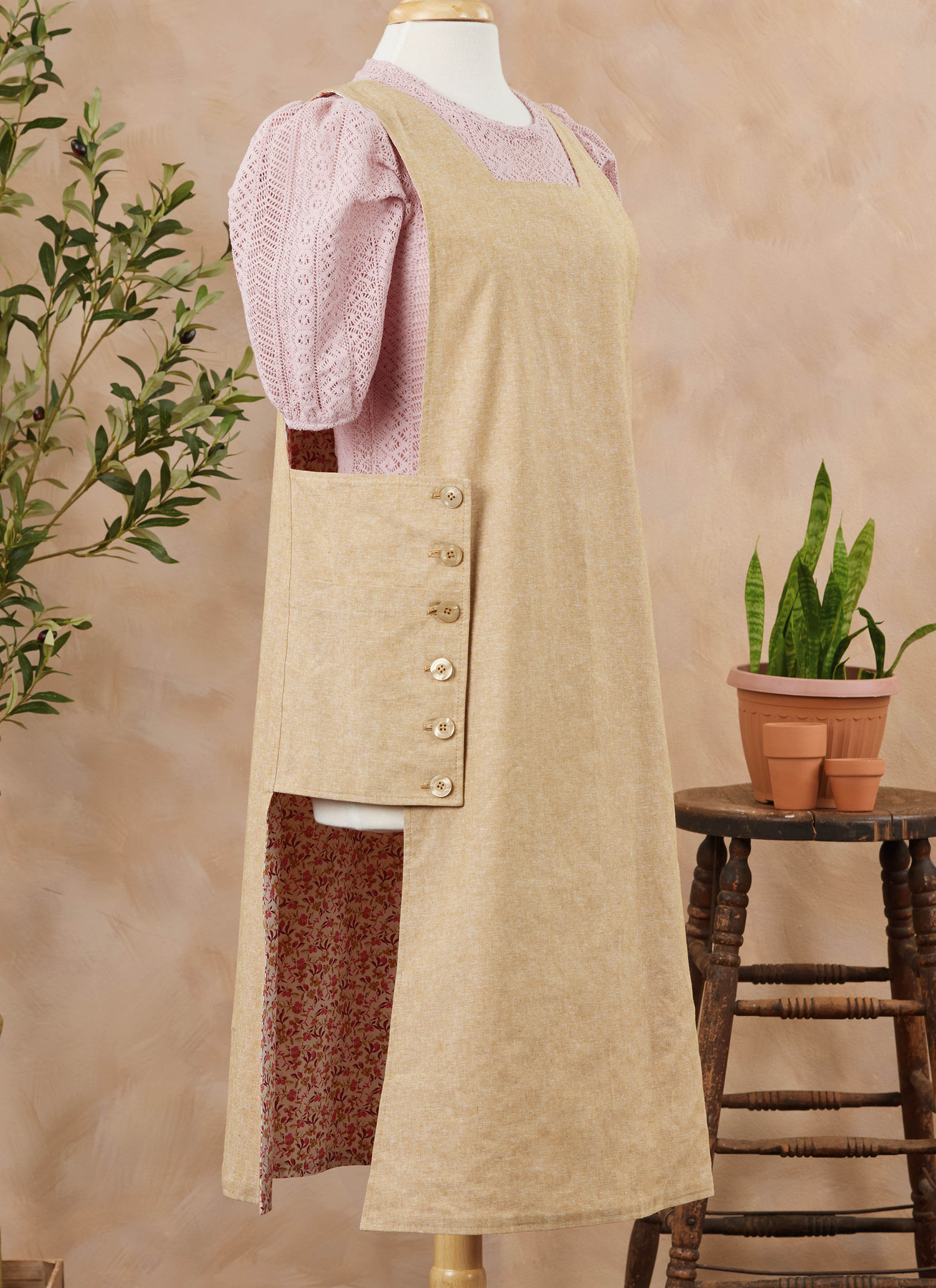 Simplicity Sewing Pattern Misses' Reversible Cobbler Apron and Hat in Three Sizes S, M and L 3 Simplicity Sewing Pattern Misses' Reversible Cobbler Apron and Hat in Three Sizes S, M and L