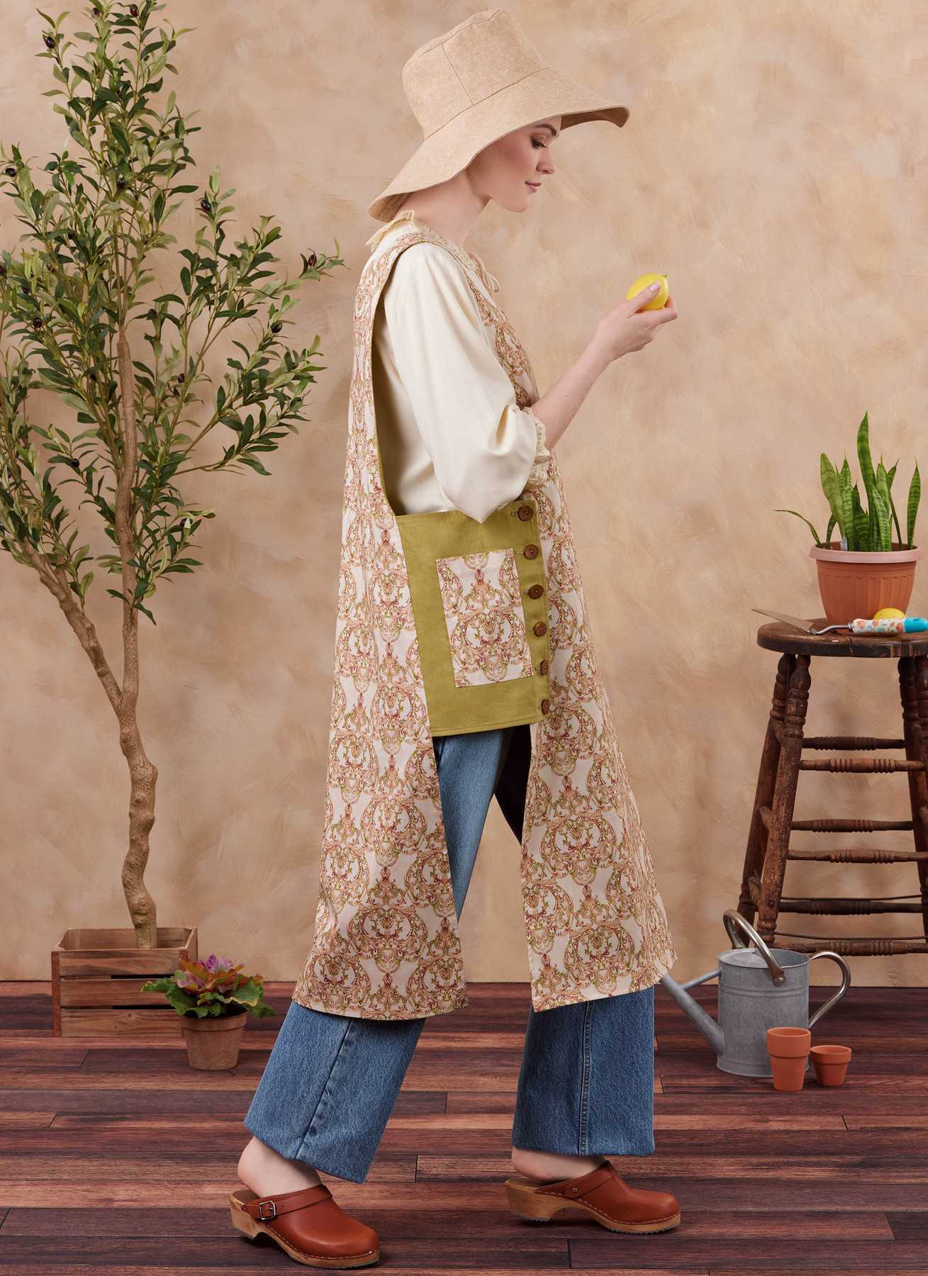 Simplicity Sewing Pattern Misses' Reversible Cobbler Apron and Hat in Three Sizes S, M and L 4 Simplicity Sewing Pattern Misses' Reversible Cobbler Apron and Hat in Three Sizes S, M and L