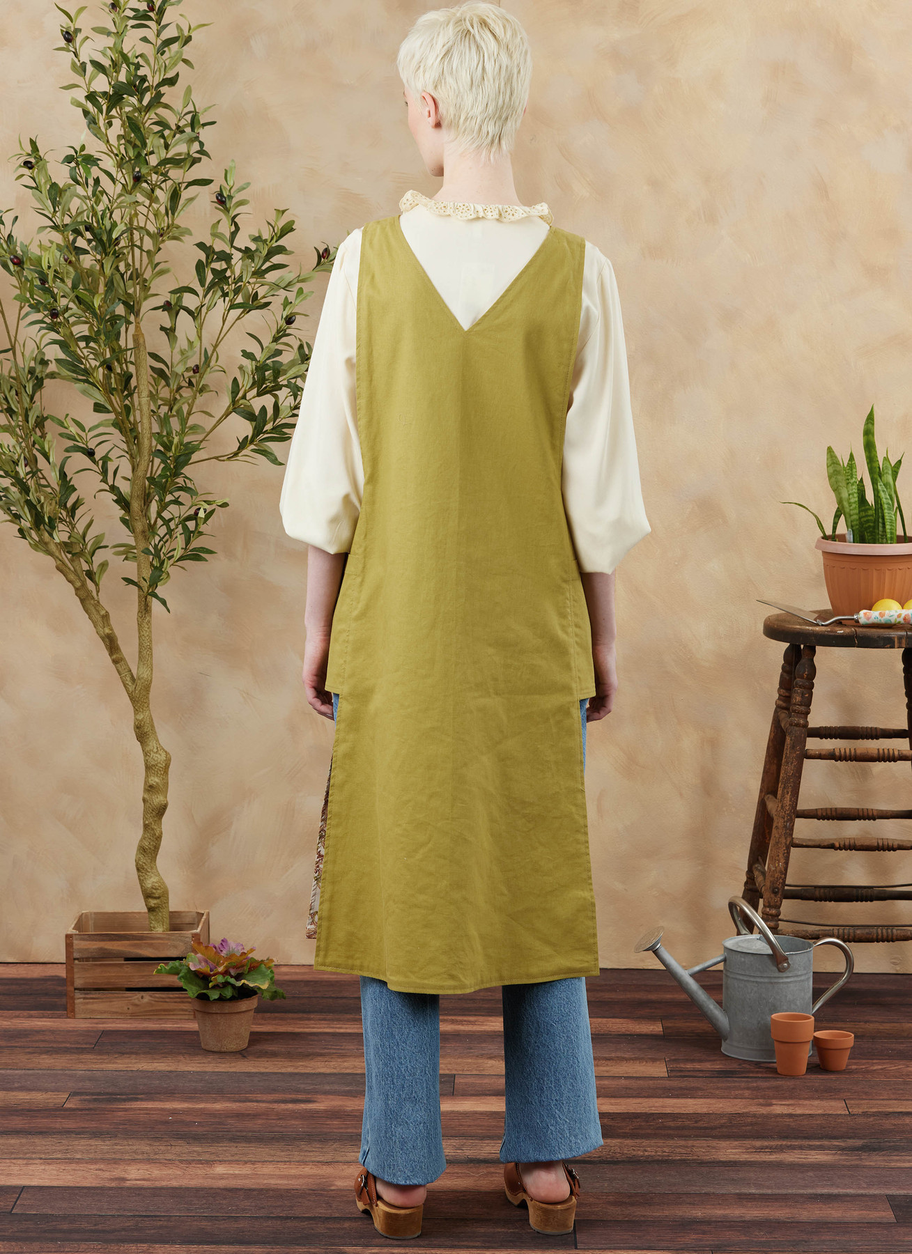 Simplicity Sewing Pattern Misses' Reversible Cobbler Apron and Hat in Three Sizes S, M and L 5 Simplicity Sewing Pattern Misses' Reversible Cobbler Apron and Hat in Three Sizes S, M and L
