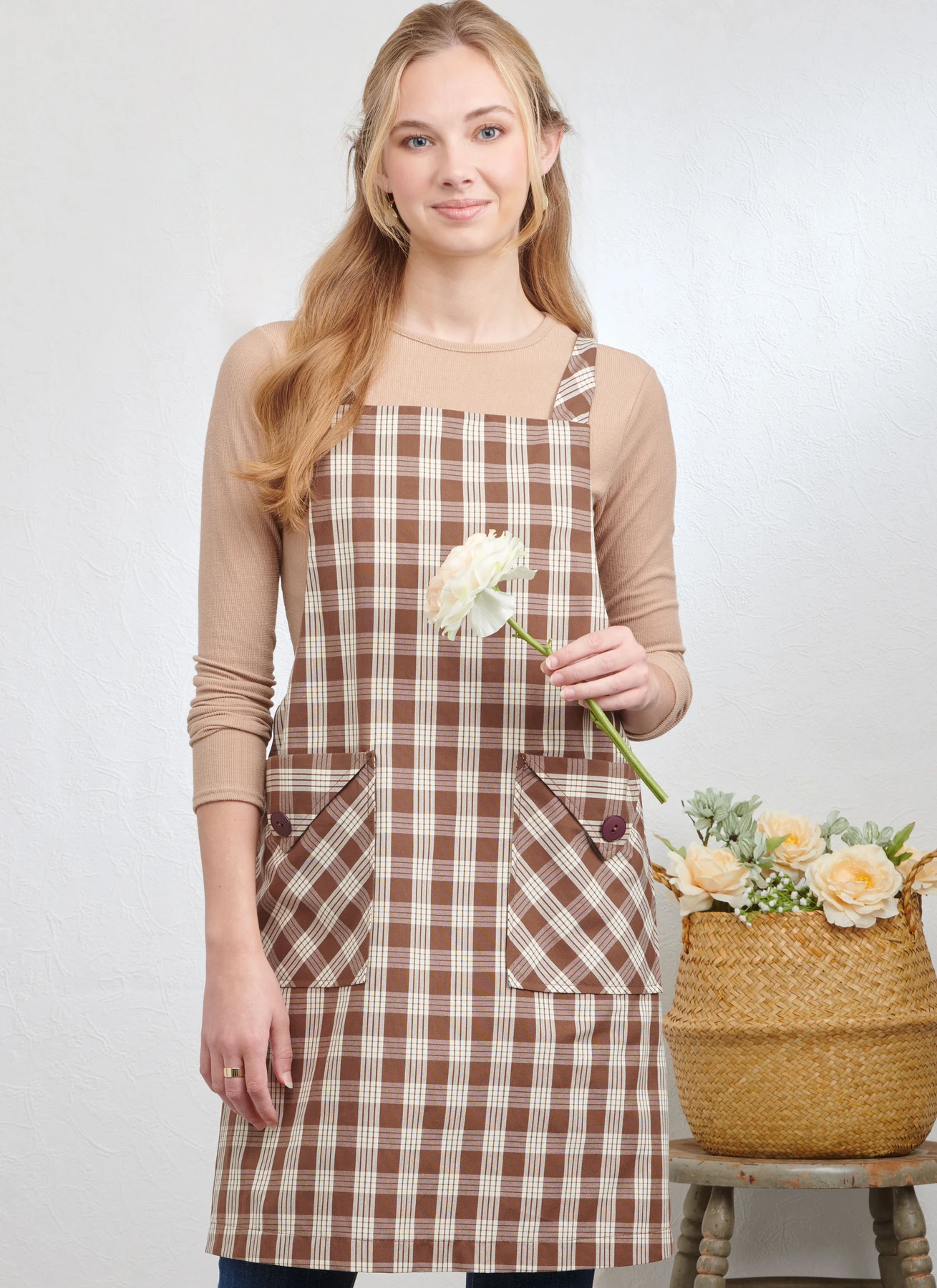 Simplicity Sewing Pattern Misses' Pullover Aprons 2 Simplicity Sewing Pattern Misses' Pullover Aprons