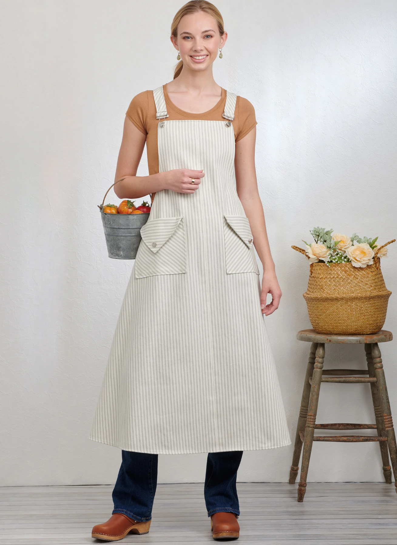 Simplicity Sewing Pattern Misses' Pullover Aprons 3 Simplicity Sewing Pattern Misses' Pullover Aprons
