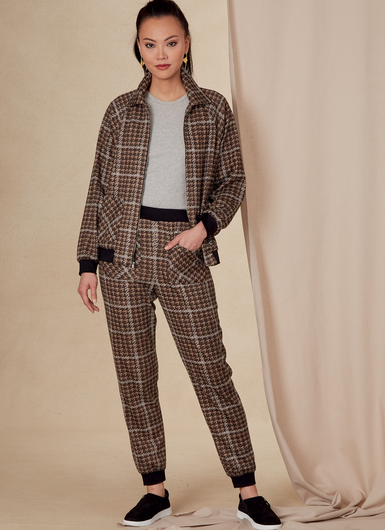 Vogue Patterns Misses' and Misses' Petite Jacket and Pants 2 Vogue Patterns Misses' and Misses' Petite Jacket and Pants