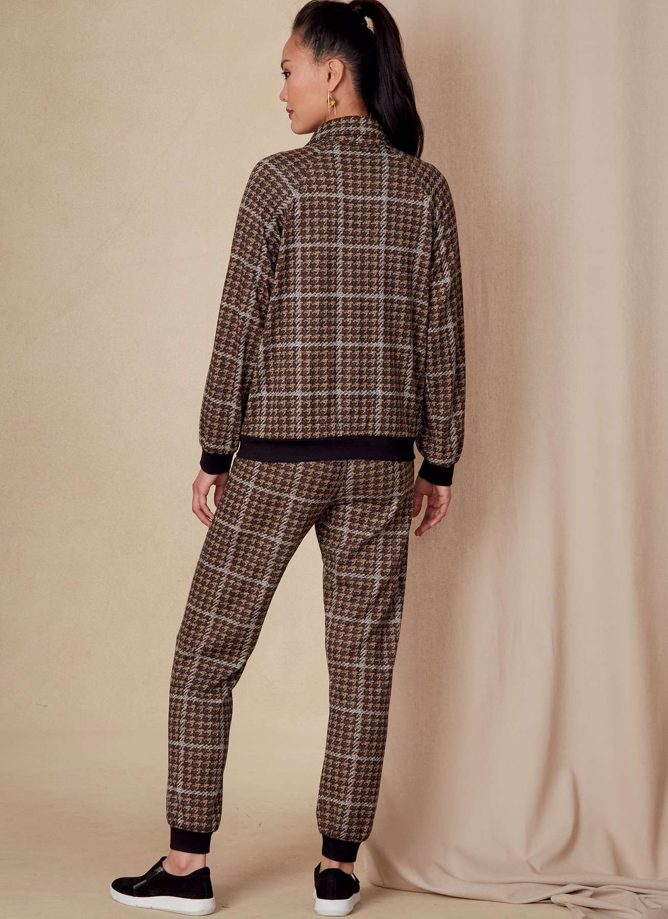Vogue Patterns Misses' and Misses' Petite Jacket and Pants 5 Vogue Patterns Misses' and Misses' Petite Jacket and Pants