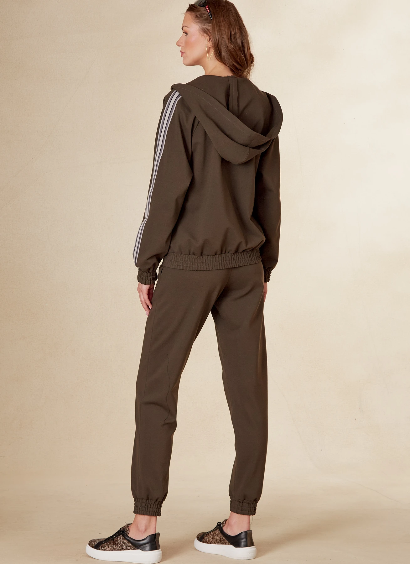 Vogue Patterns Misses' and Misses' Petite Jacket and Pants 6 Vogue Patterns Misses' and Misses' Petite Jacket and Pants