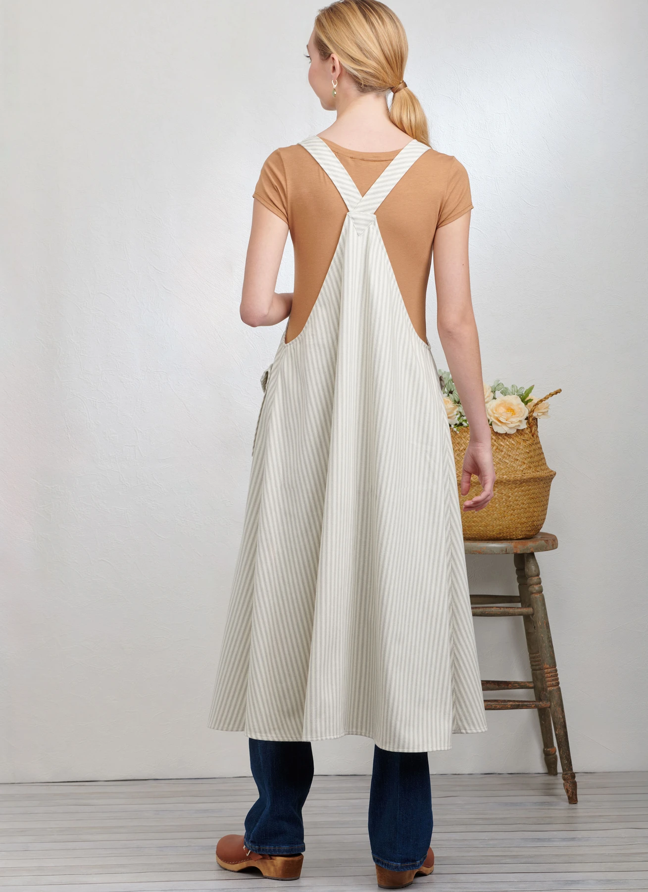 Simplicity Sewing Pattern Misses' Pullover Aprons (PDF) 8 Simplicity Sewing Pattern Misses' Pullover Aprons (PDF)