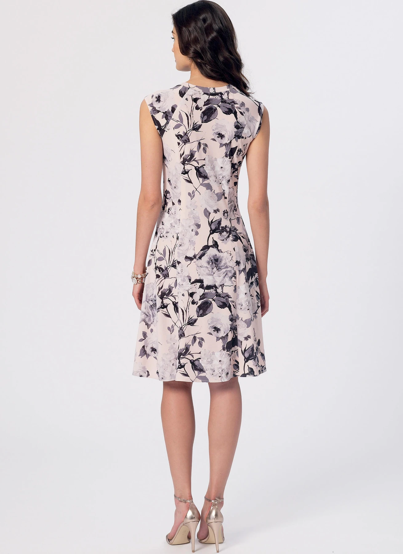 McCall's Sewing Pattern Misses'/Miss Petite Sleeveless or Raglan Sleeve, Fit and Flare Dresses 7 McCall's Sewing Pattern Misses'/Miss Petite Sleeveless or Raglan Sleeve, Fit and Flare Dresses