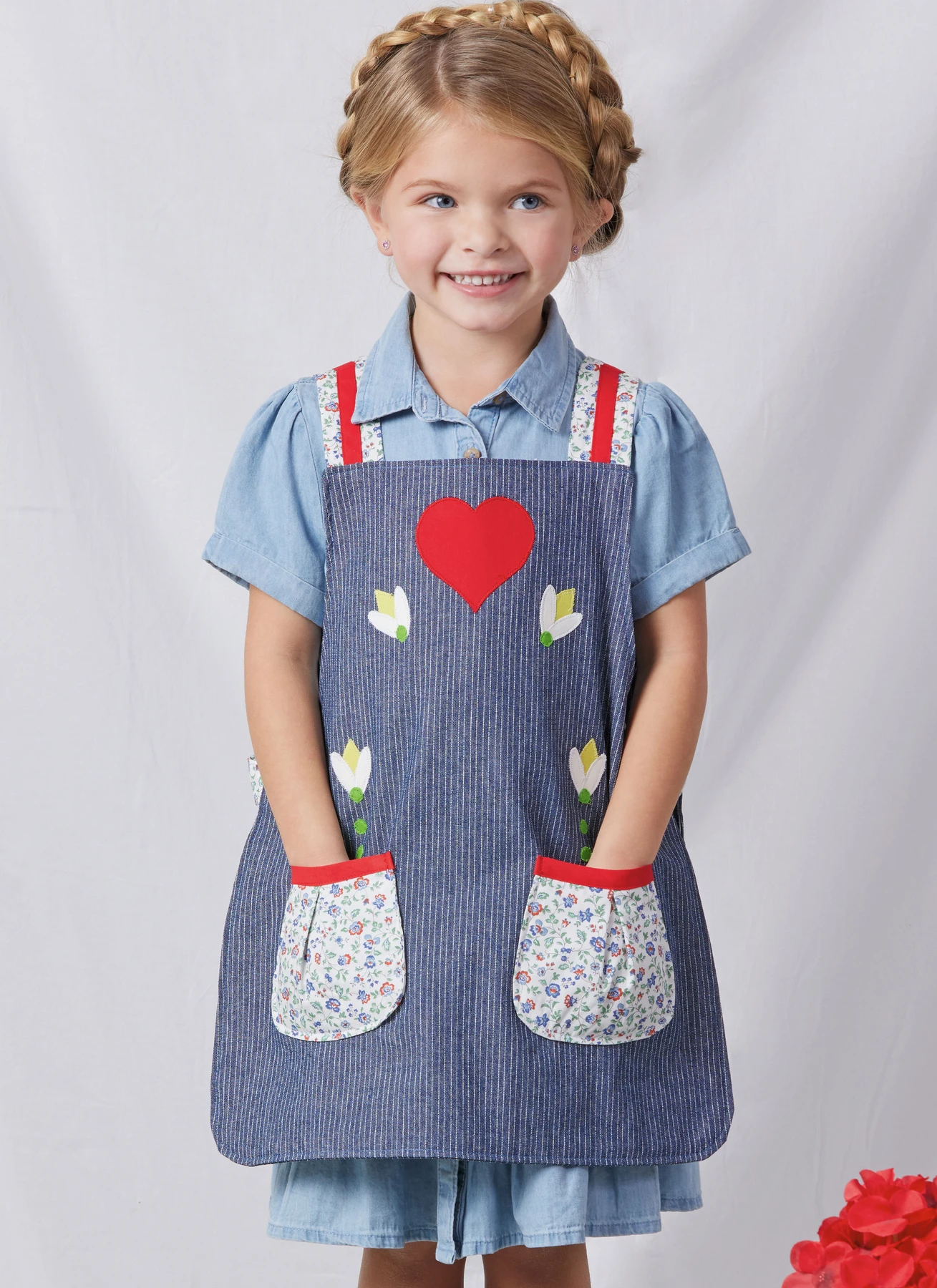Simplicity Sewing Pattern Children and Misses' Aprons and Kitchen Accessories 3 Simplicity Sewing Pattern Children and Misses' Aprons and Kitchen Accessories