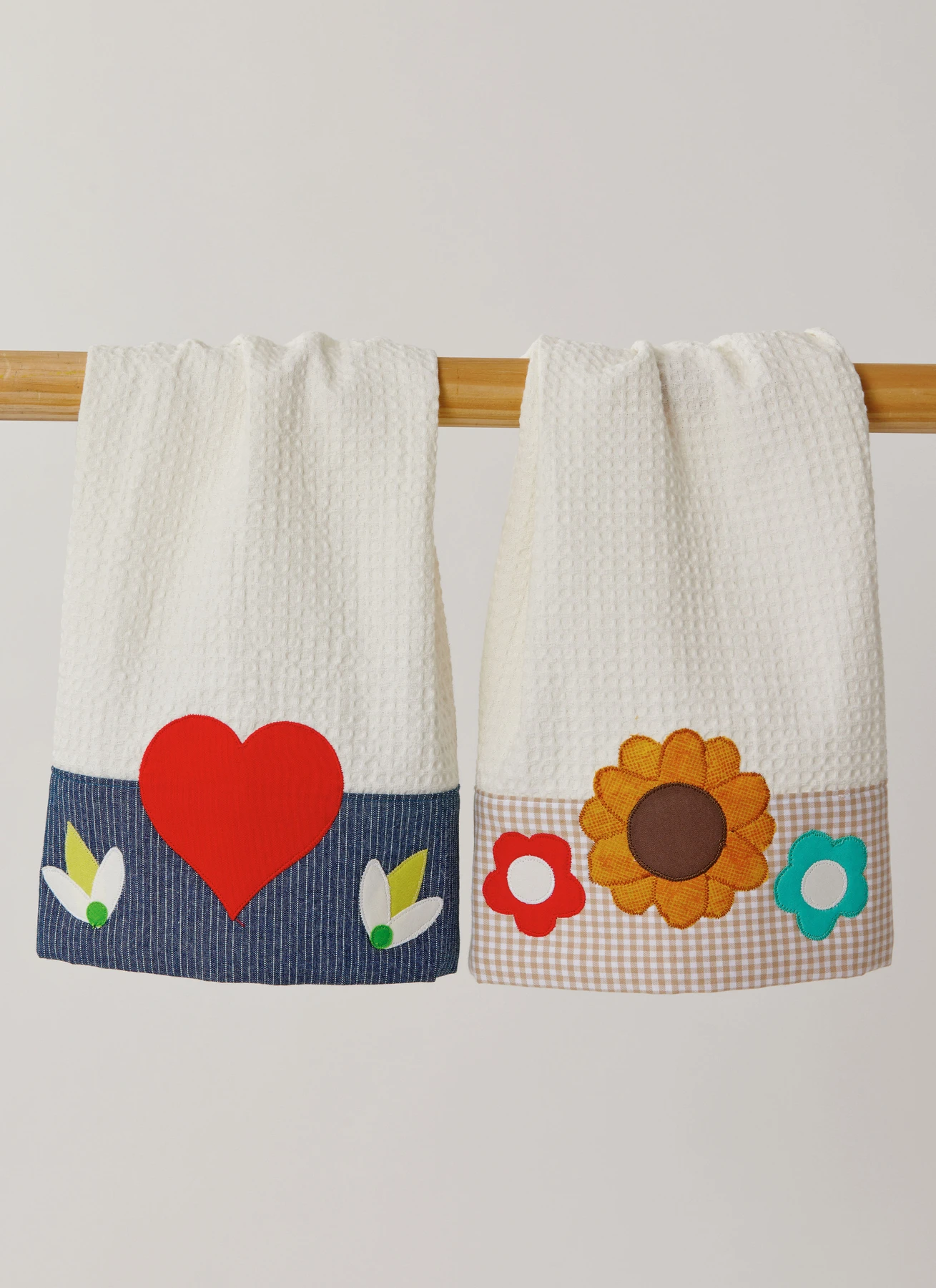 Simplicity Sewing Pattern Children and Misses' Aprons and Kitchen Accessories 7 Simplicity Sewing Pattern Children and Misses' Aprons and Kitchen Accessories