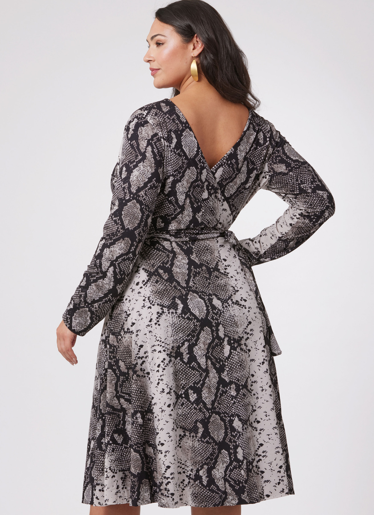 Vogue Patterns 1970s Misses' Reversible Front and Back Wrap Dress by Diane Von Furstenberg 14 Vogue Patterns 1970s Misses' Reversible Front and Back Wrap Dress by Diane Von Furstenberg