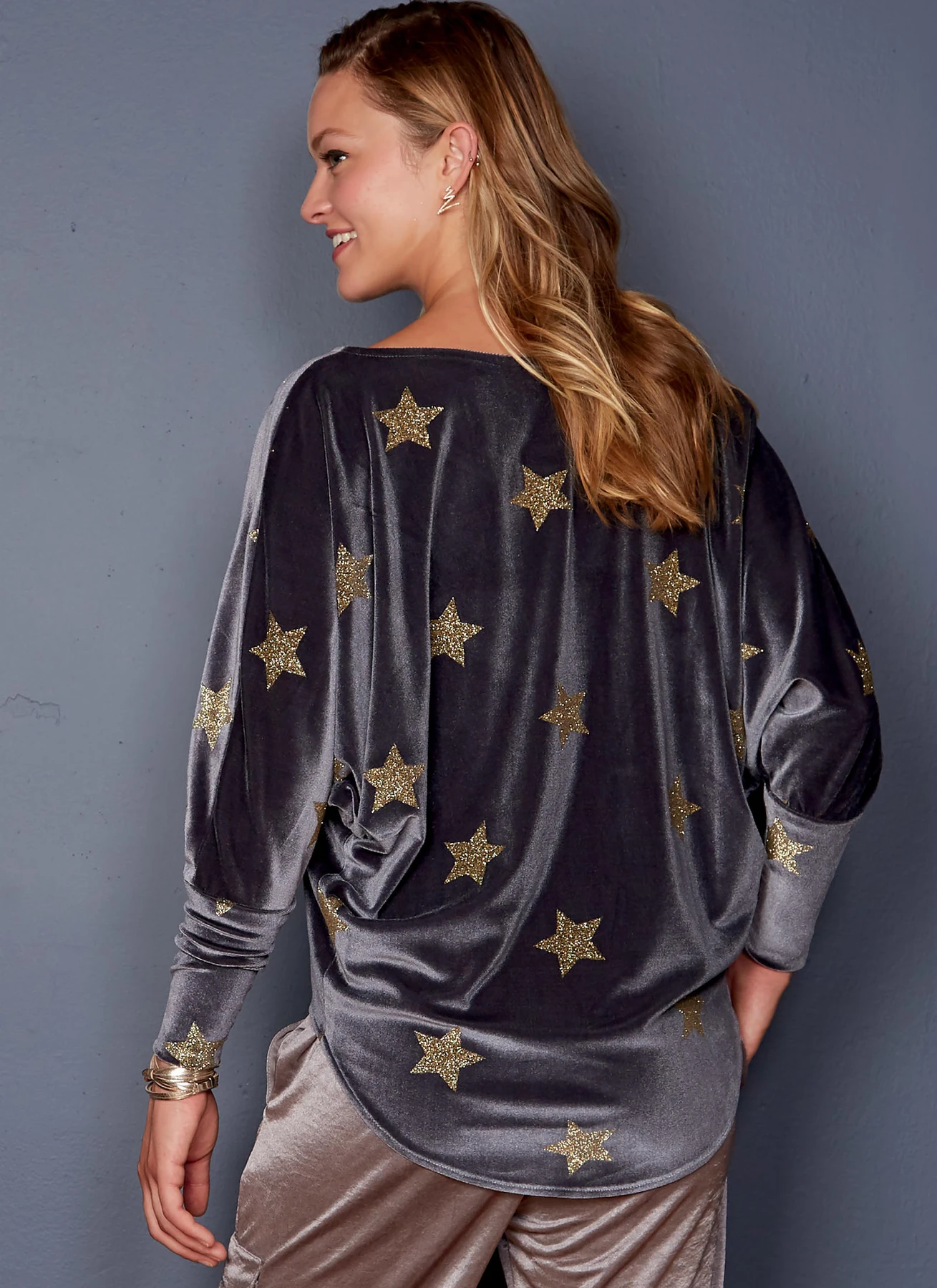 McCall's Sewing Pattern Misses' Tops (PDF) 677 McCall's Sewing Pattern Misses' Tops (PDF)