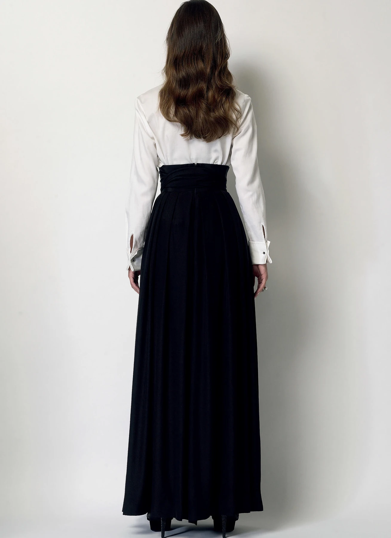 Vogue Patterns Misses' Wide-Leg Pleated Pants 6 Vogue Patterns Misses' Wide-Leg Pleated Pants