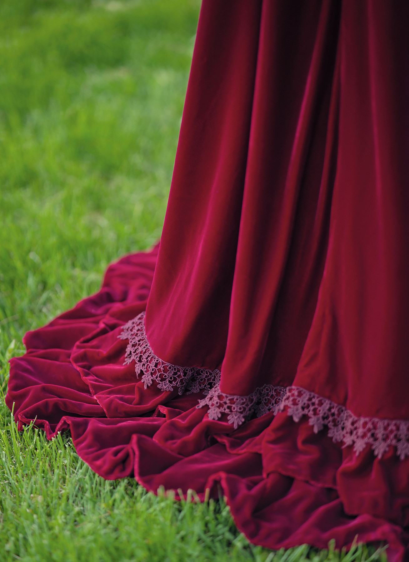 Simplicity Sewing Pattern Ruffled Romance Cloak by Raine Emery 4 Simplicity Sewing Pattern Ruffled Romance Cloak by Raine Emery