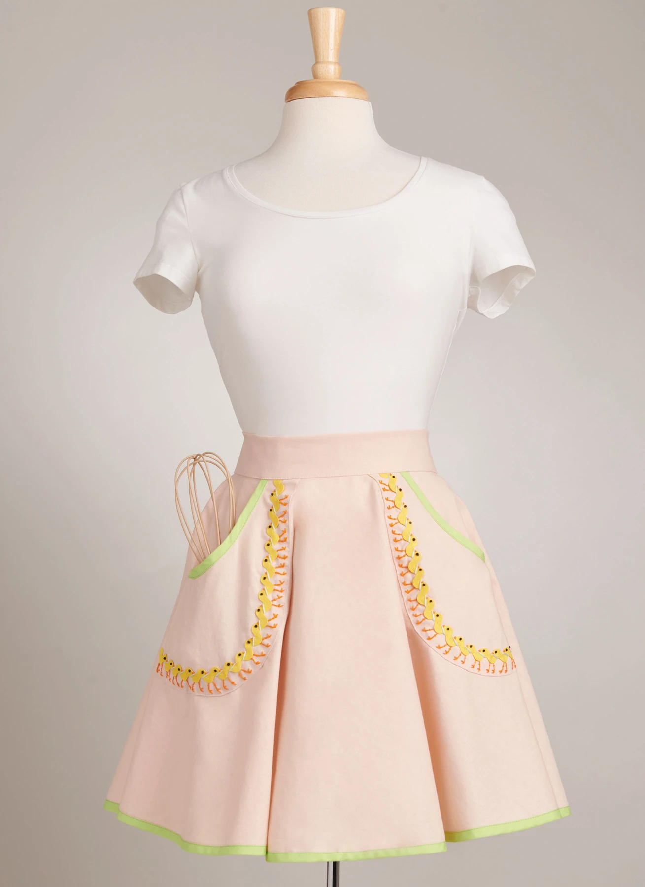 Simplicity Sewing Pattern Apron and Kitchen Accessories 2 Simplicity Sewing Pattern Apron and Kitchen Accessories