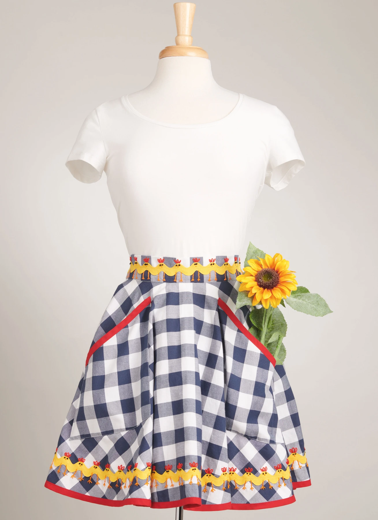 Simplicity Sewing Pattern Apron and Kitchen Accessories 3 Simplicity Sewing Pattern Apron and Kitchen Accessories