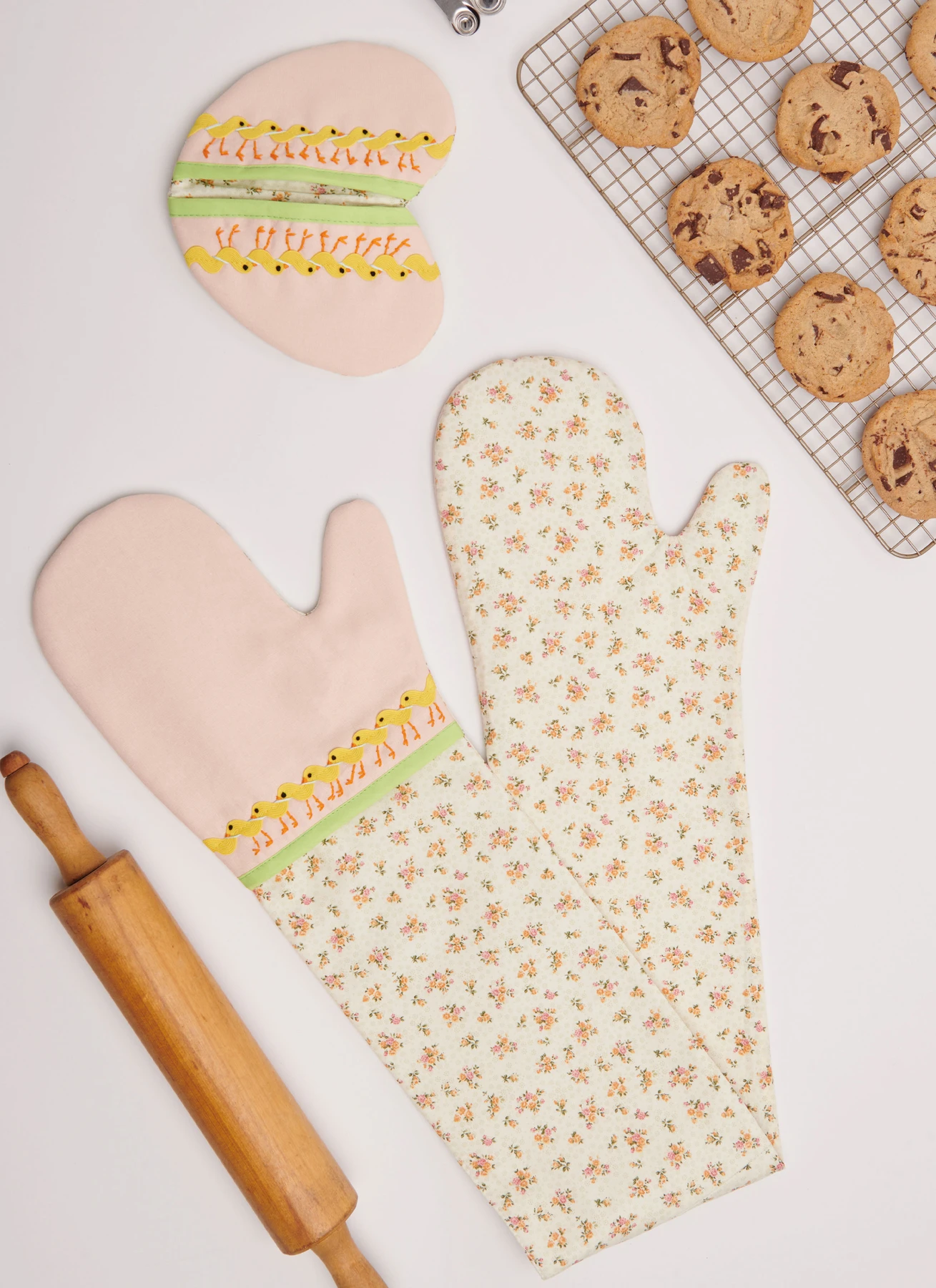 Simplicity Sewing Pattern Apron and Kitchen Accessories 4 Simplicity Sewing Pattern Apron and Kitchen Accessories
