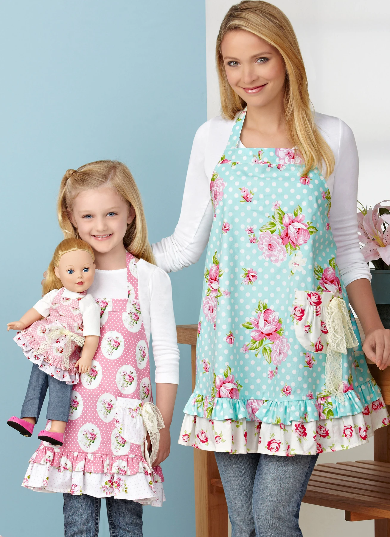 Simplicity Sewing Pattern Aprons for Misses, Children & 18" Doll 3 Simplicity Sewing Pattern Aprons for Misses, Children & 18" Doll