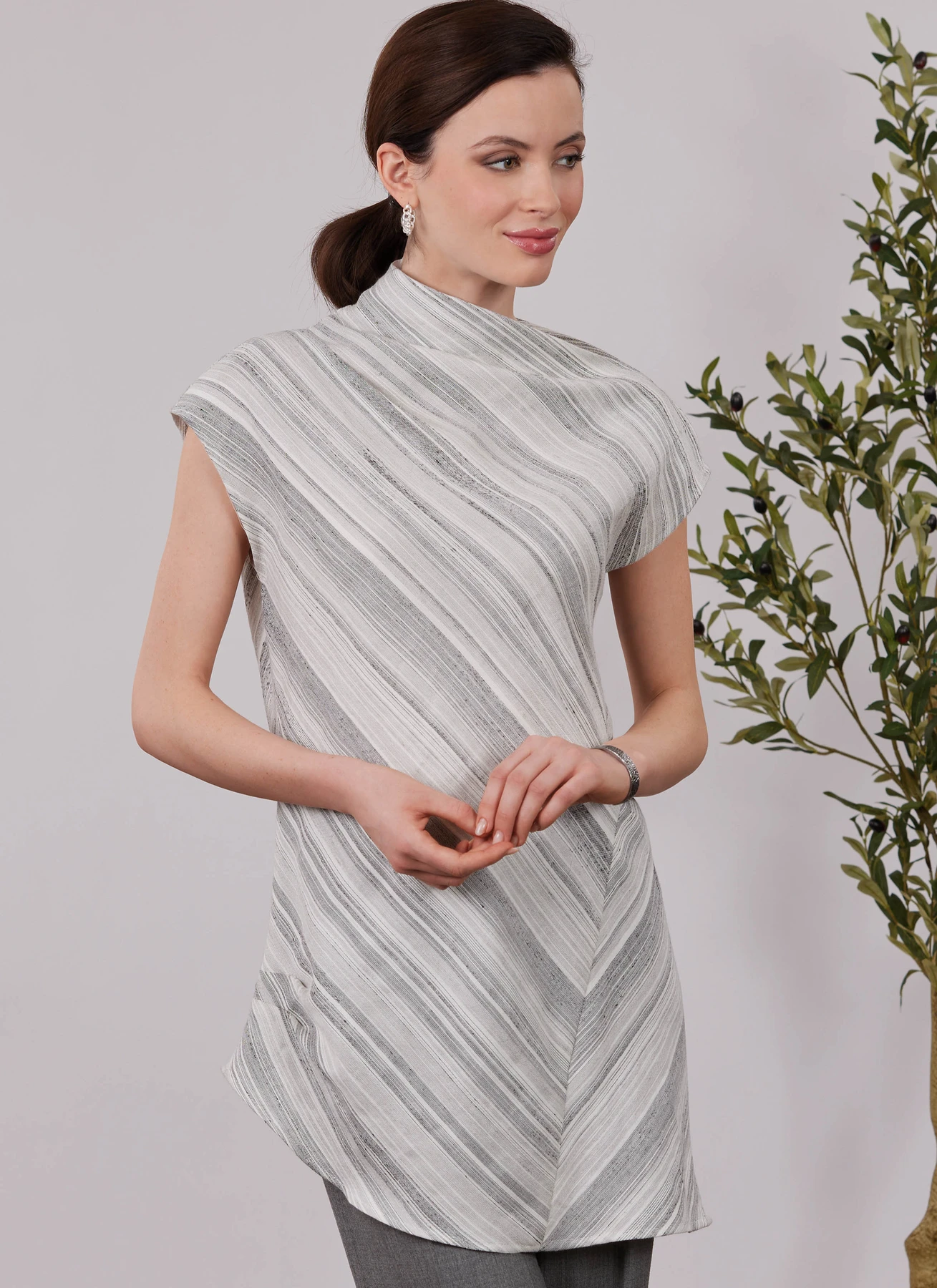 Simplicity Sewing Pattern Misses' Draped Top in Three Lengths (PDF) 2 Simplicity Sewing Pattern Misses' Draped Top in Three Lengths (PDF)
