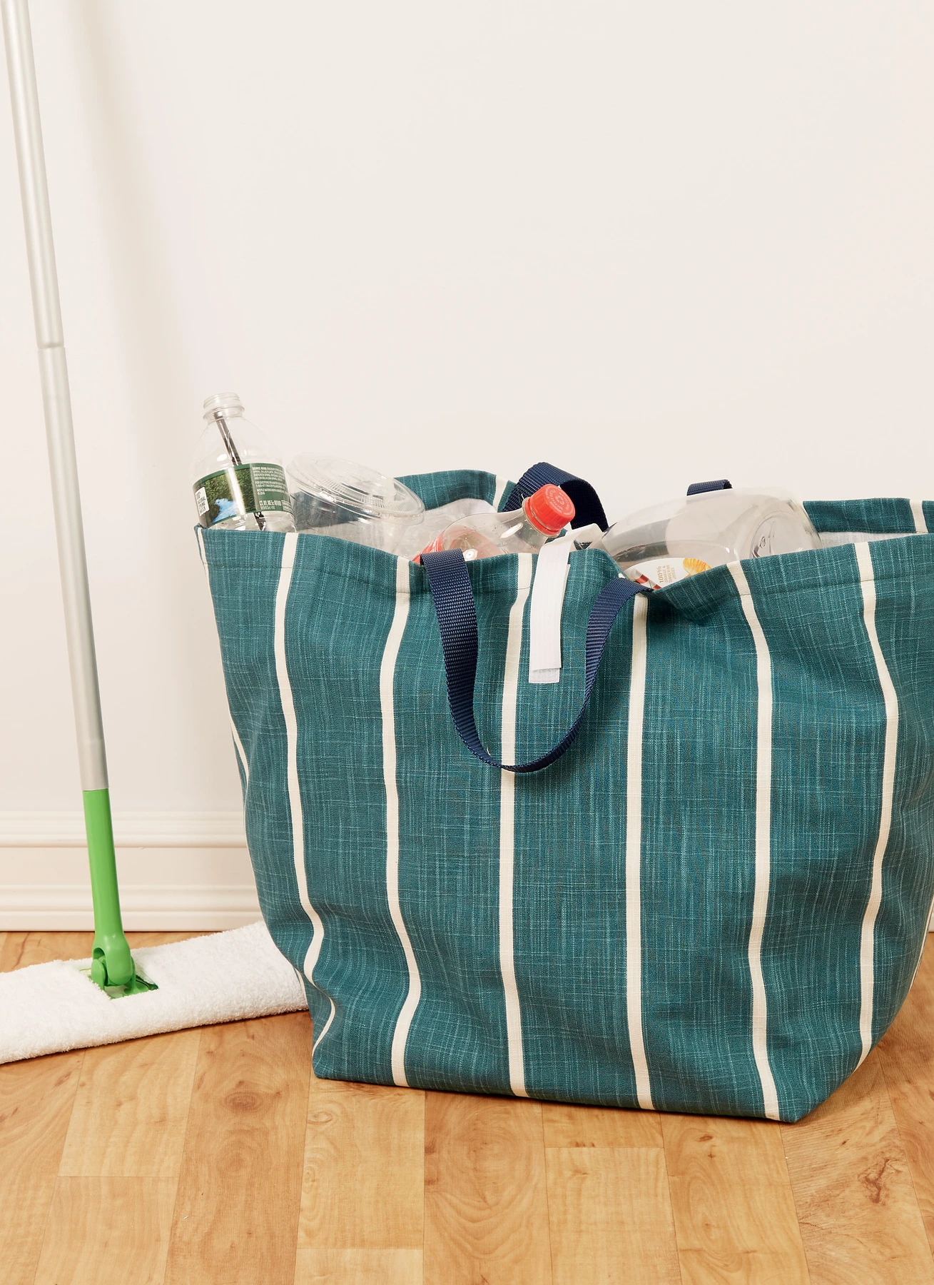 McCall's Sewing Pattern Fruit and Vegetable Bags, Mop Pad, Coffee Filters, Bin and Bag 5 McCall's Sewing Pattern Fruit and Vegetable Bags, Mop Pad, Coffee Filters, Bin and Bag