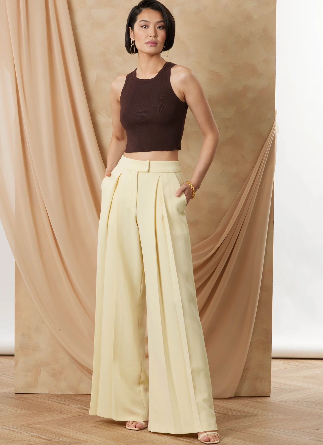 Vogue Patterns Misses' Structured Top With Tie Belt, Shorts And Pants 4 Vogue Patterns Misses' Structured Top With Tie Belt, Shorts And Pants