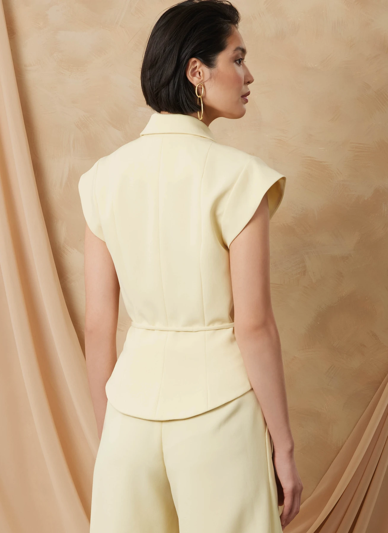 Vogue Patterns Misses' Structured Top With Tie Belt, Shorts And Pants 6 Vogue Patterns Misses' Structured Top With Tie Belt, Shorts And Pants