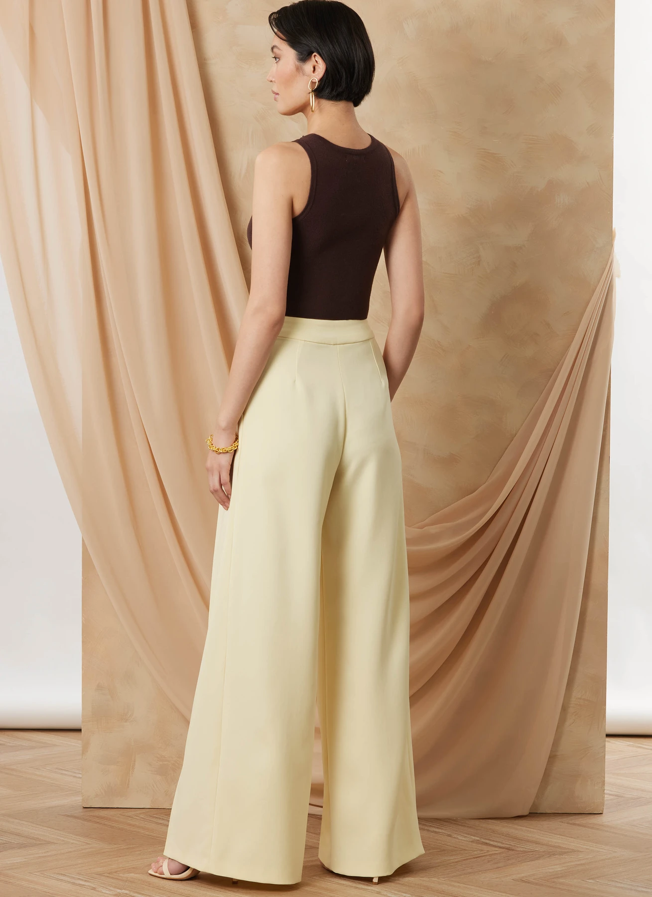 Vogue Patterns Misses' Structured Top With Tie Belt, Shorts And Pants 7 Vogue Patterns Misses' Structured Top With Tie Belt, Shorts And Pants