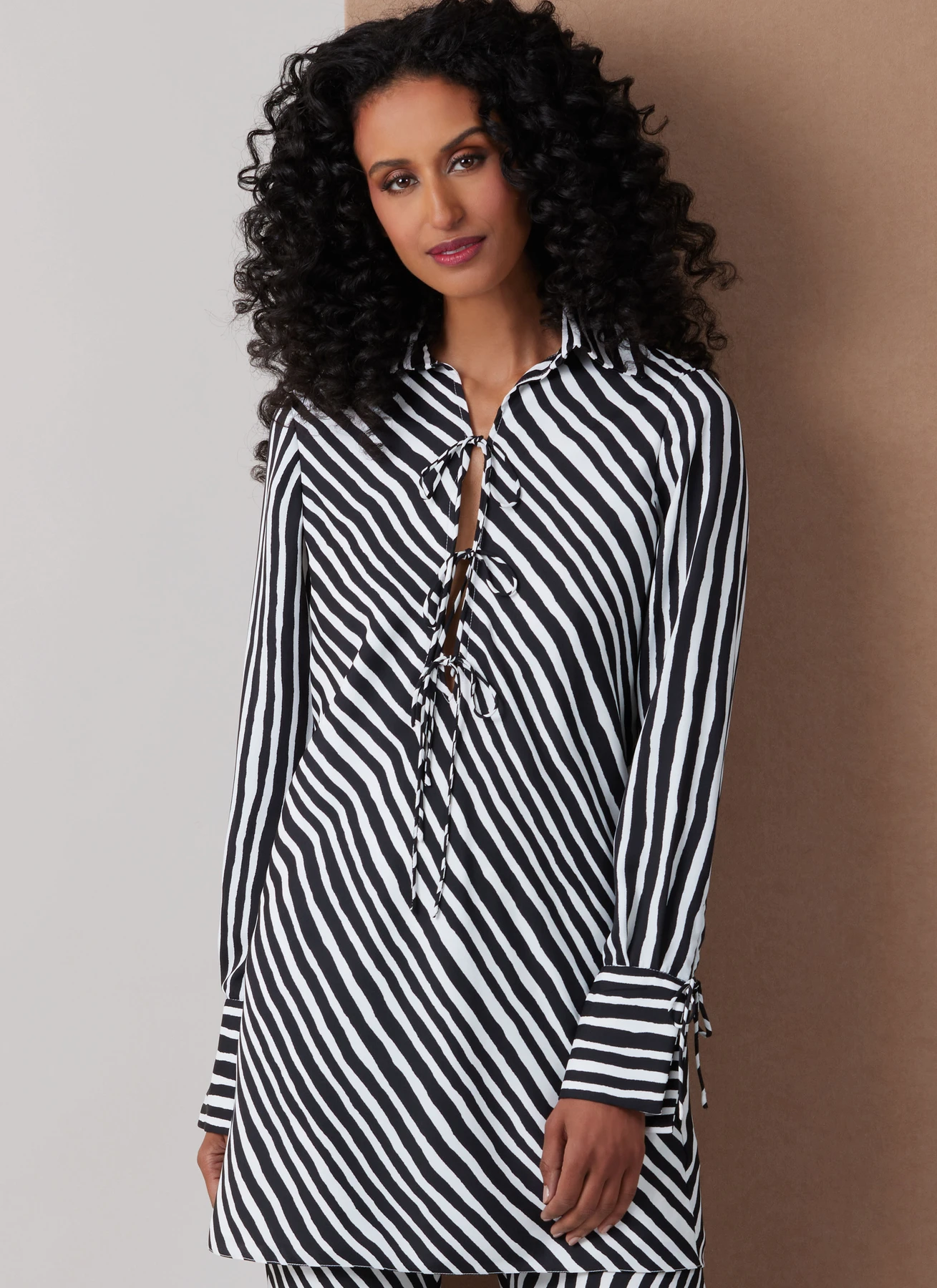 Vogue Patterns Misses' Tunic with Sleeve Variations and Pants (PDF) 2 Vogue Patterns Misses' Tunic with Sleeve Variations and Pants (PDF)